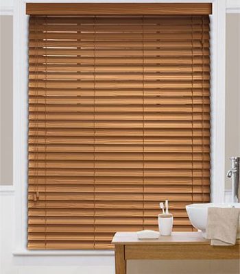Tailor-made wooden Venetian blinds for offices